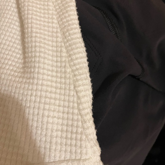 alo Waffle Weekend Escape Jogger - Picture 12 of 14